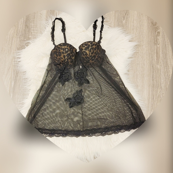 Lingerie - Picture 1 of 7